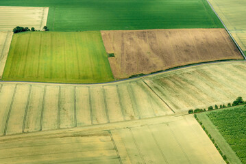 vue aérienne de champs à Aumale en Seine Maritime en France