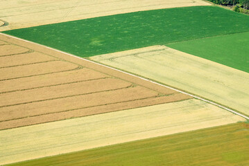 vue a&eacute;rienne de champs &agrave; Aumale en Seine Maritime en France