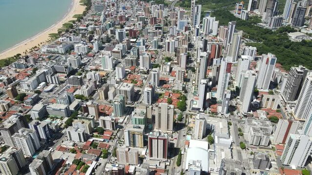 PREDIO E MAR NA ORLA DE JO&Atilde;O PESSOA (BUILDING AND SEA ON THE EDGE OF JO&Atilde;O PESSOA)