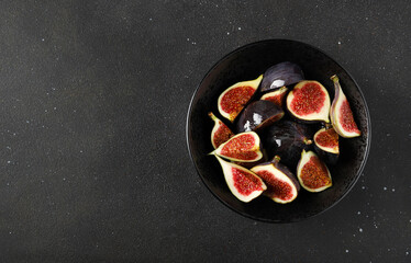 figs in a black bowl