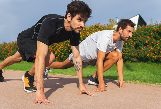 Hispanic athletes in crouch start position