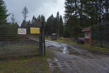 Grenzbereich Sorge ein Stück deutsche Geschichte mit Grenzzaun, Gewässersperre, Erdbunker und Beobachtungsturm