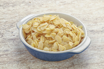 Almond nut slices for culinary