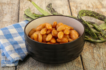 White bean in tomato sauce