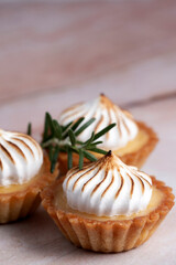 Lemon tart meringue, good dessert.