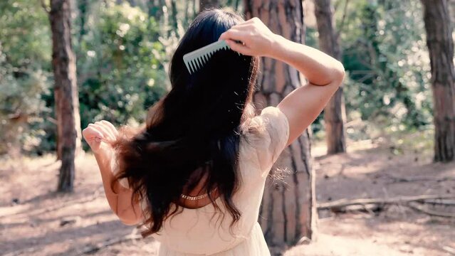 Pettinando i capelli