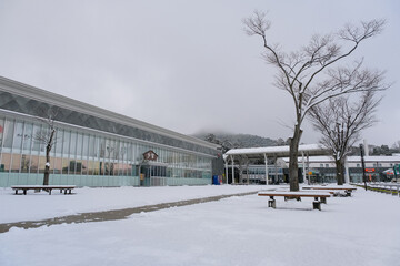 滋賀県犬上郡多賀町 雪の日の名神高速道路、多賀サービスエリア 下り線