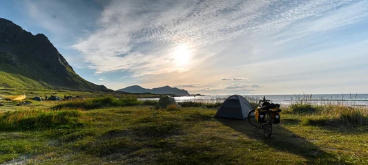 Tableaux ronds sur aluminium Camping Zelten und Camping am Strand auf den Lofoten