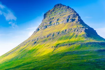 Photo sur Plexiglas Kirkjufell Kirkjufell mountain in Iceland - HDR photograph