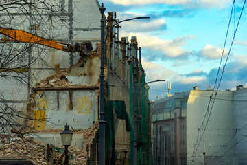 destruction wall house with the help manipulator. Housing renovation.