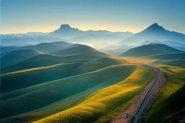Blick von den Bergen ins Tal mit Foggy. Berge im Nebel. Nebliger Morgen Landschaft mit alpinem Bergtal, niedrigen Wolken, Wald, buntem Himmel © Viks_jin