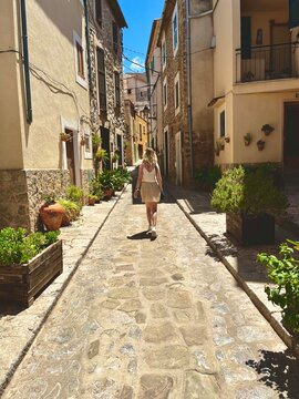Balade dans les rue d'estellencs