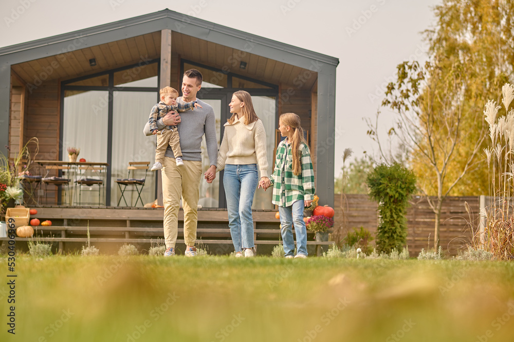 Wall mural family of four spending time in the countryside