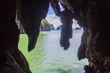 vista del mar desde una cueva en tailandia