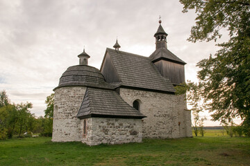 Fototapeta na wymiar Stary kościół. Kościół św. Mikołaja w Przyrowie. Polska