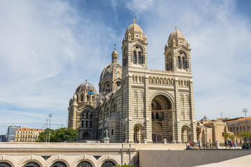 Vue sur la Cathédrale La Major de Marseille, sur l'Esplanade Jean-Paul II - obrazy, fototapety, plakaty