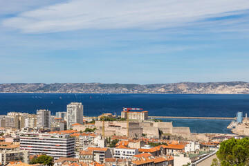 Vue sur le Quartier du Pharo et la mer depuis la Basilique Notre-Dame de la Garde