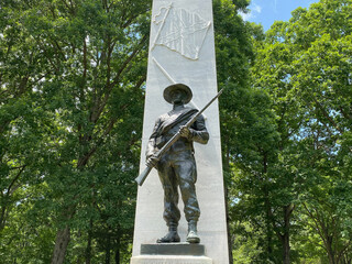 Dover, Tennessee: Fort Donelson National Battlefield American Civl War Site. Confederate Monument honors fallen confederate soldiers at Fort Donelson. - obrazy, fototapety, plakaty