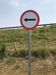 Photo of the one way traffic sign