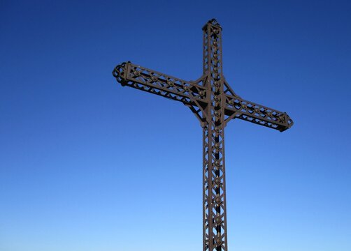 La Croix du Dan sur les hauteurs de Poligny, Jura, France