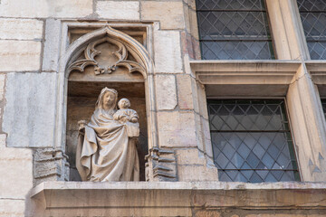 Fototapeta premium Religious statue on the outside of a church in the city centre of Dijon in France