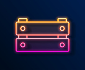 Obraz premium Glowing neon line Wooden box icon isolated on black background. Grocery basket, storehouse crate. Empty wooden container for vegetables, products. Vector