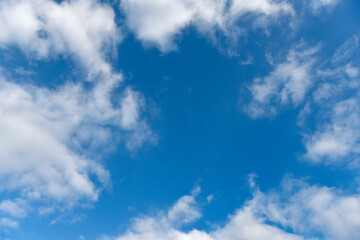 Obraz na płótnie Canvas 青い空と雲のフレーム
