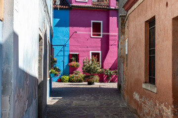 Fototapeta na wymiar colorful houses italy