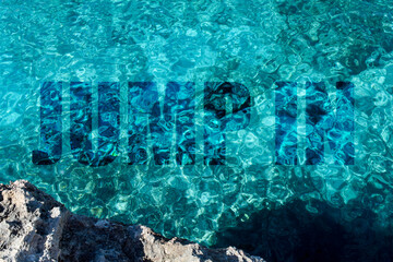 Obraz premium Motivational message in clear sea water