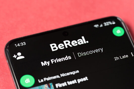 Checking BeReal friends menu