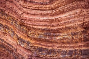 Pink and red waves in the rocks