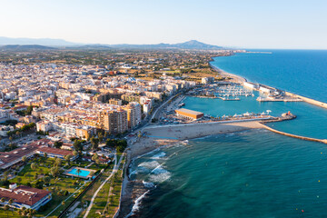 Fototapeta Top view of the city Benicarlo on a sunny summer day. Spanish obraz