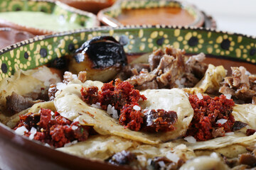 Tacos de bisteck y de chorizo, comida típica mexicana.