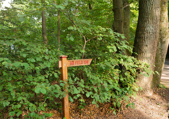 Hinweisschild am Wegesrand  in Düsseldorf