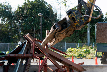 “Large nibbler” attachment for demolition machinery that picks up waste steel frames, demolition work sites, construction industry