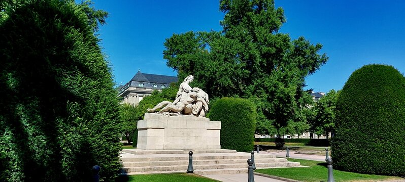 Historical Statue with 2 People in Strasbourg