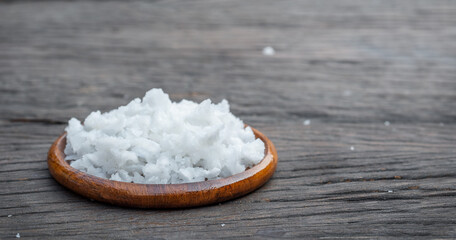 Fototapeta na wymiar Salt in a bowl on wooden