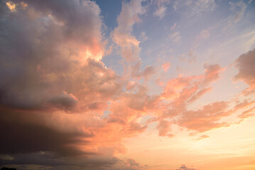 Fototapeta na wymiar Sunset sky and cloud, Beautiful sunny sky