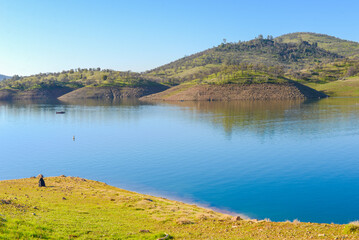 Fototapeta na wymiar shot of this popular Don Pedro Reservoir in the Sierra Foothills - Tuolomne County, California - Image