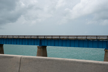 7 mile bridge vecchio ponte in disuso verso key west in florida 