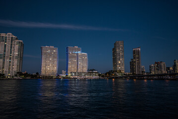 Fototapeta na wymiar Miami Beach at night