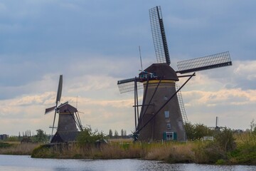 Fototapeta na wymiar dutch windmill in the country
