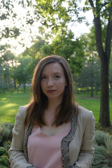 Naklejka premium portrait of a woman in the park
