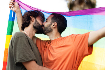 Obraz premium Happy couple with a pride flag. LGBT community..
