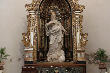 statue of the virgin mary (?) in a cathedral in cefalù in sicily in italy 