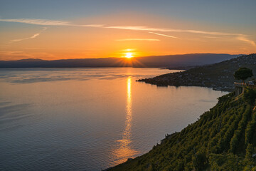 Fototapeta na wymiar coucher de soleil sur le lac Léman
