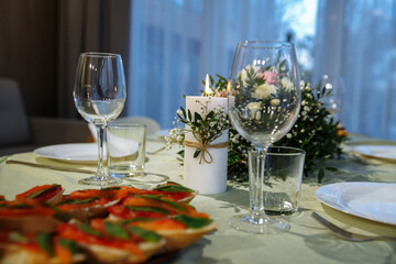 glasses in perspective on the table