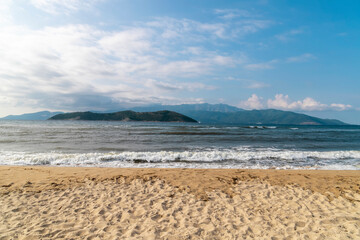 Fototapeta na wymiar The beach in the resort of Keramoti with a view towards Thasos