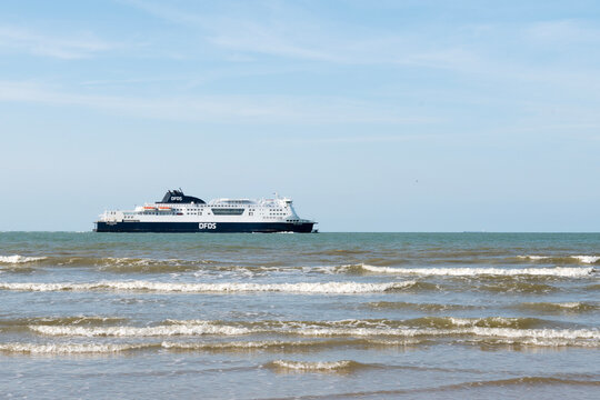 Ferry DFDS au large de Calais