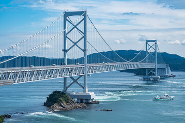 大鳴門橋と鳴門海峡
